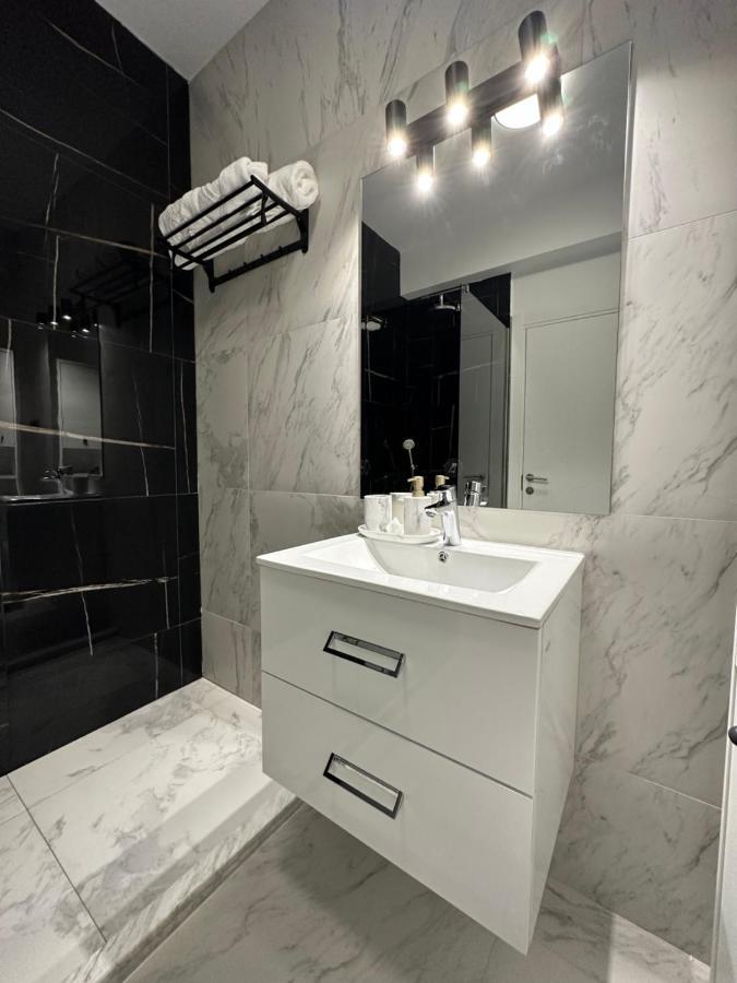Studio303 By Allegio: Mamaia'S Seaside Luxury Near Finest Clubs & Beaches Kültér fotó