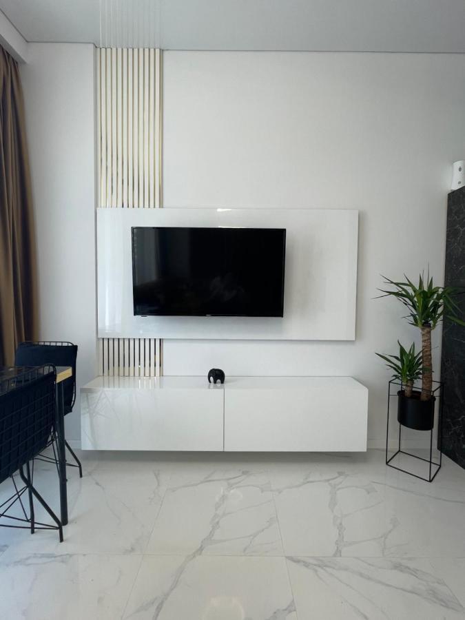 Studio303 By Allegio: Mamaia'S Seaside Luxury Near Finest Clubs & Beaches Kültér fotó